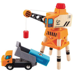 Grande grue et le camion avec cargaison