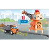 Grande grue et le camion avec cargaison