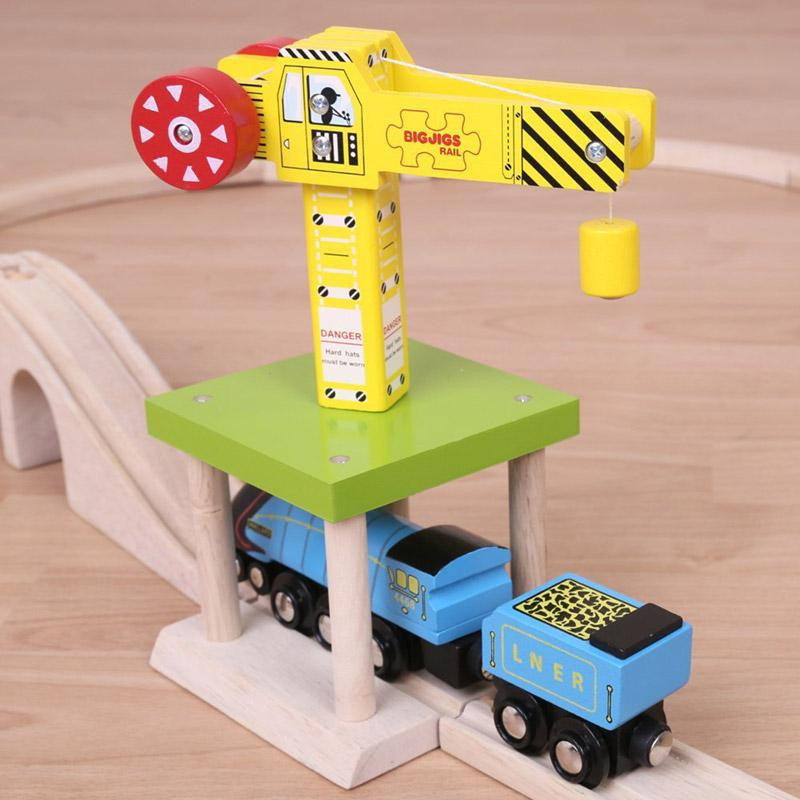 Grande grue jaune - accessoire pour train jouet en bois