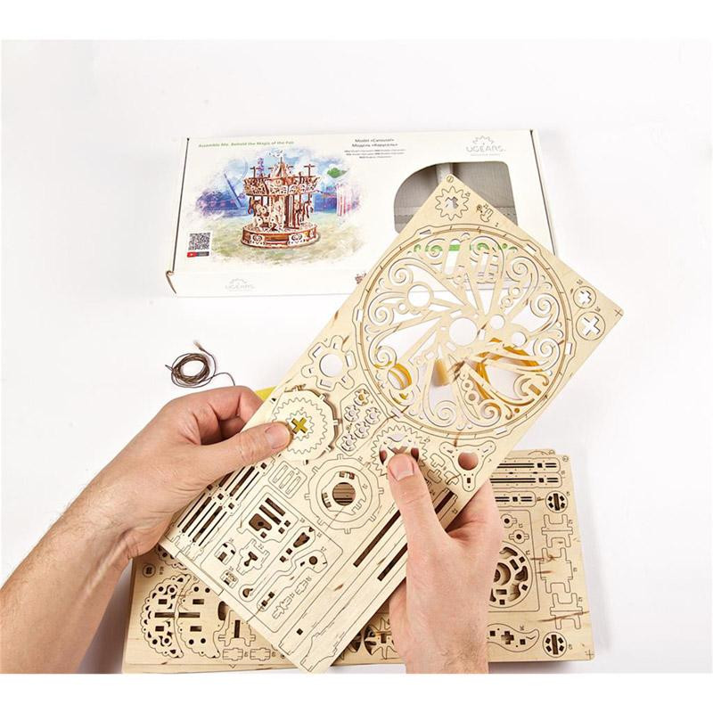 Carrousel, maquette en bois à assembler Ugears