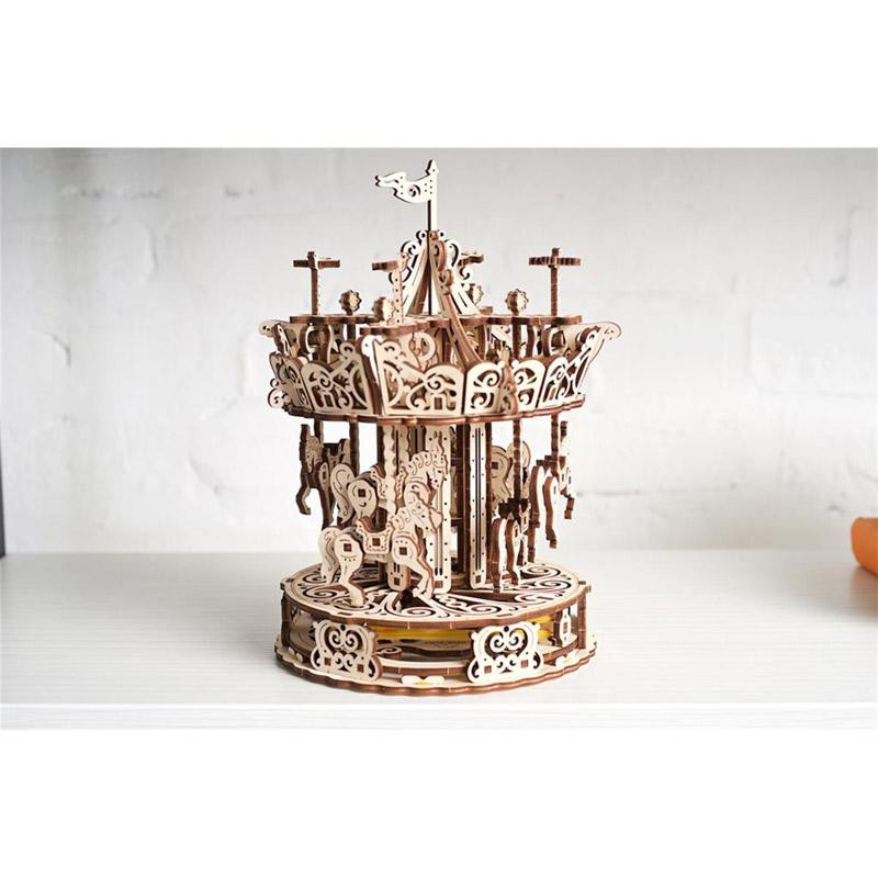 Carrousel, maquette en bois à assembler Ugears