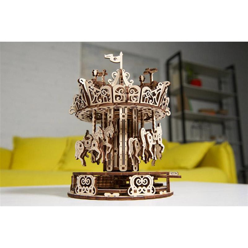 Carrousel, maquette en bois à assembler Ugears