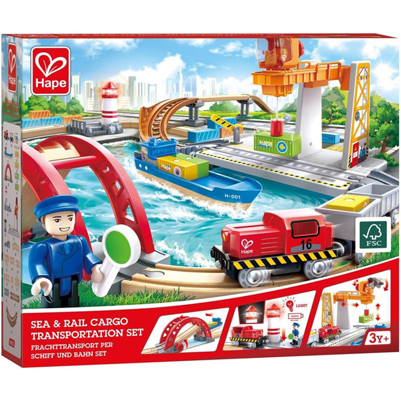 Circuit de train en bois avec gare maritime