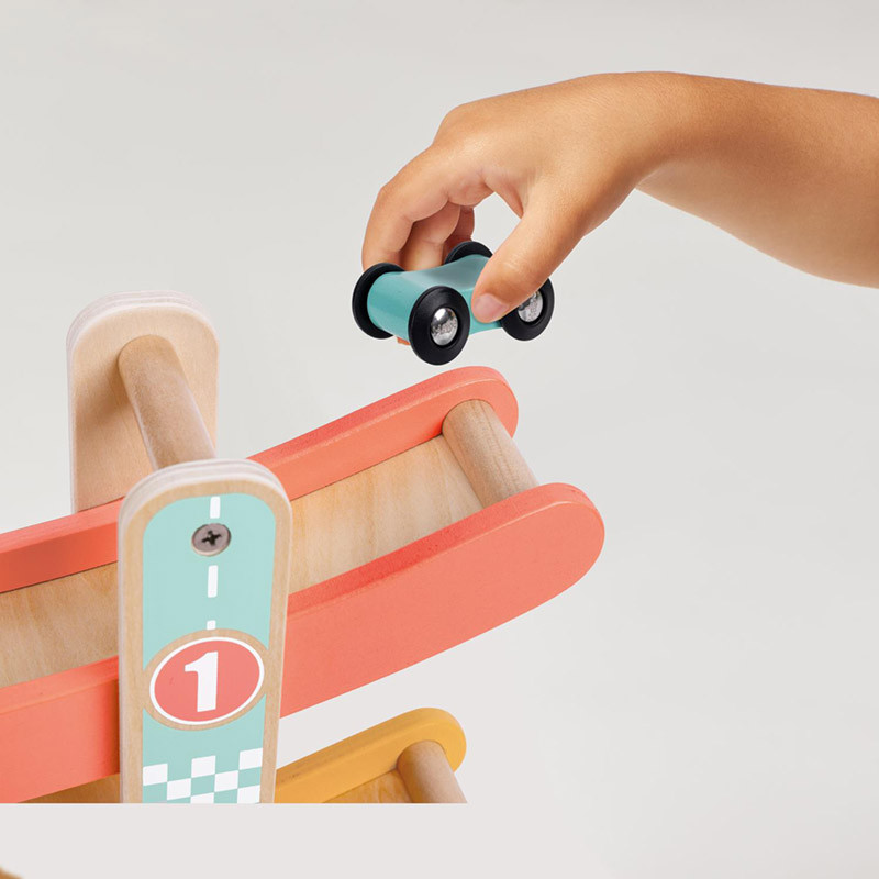 Piste de course et voitures jouet bois Hape