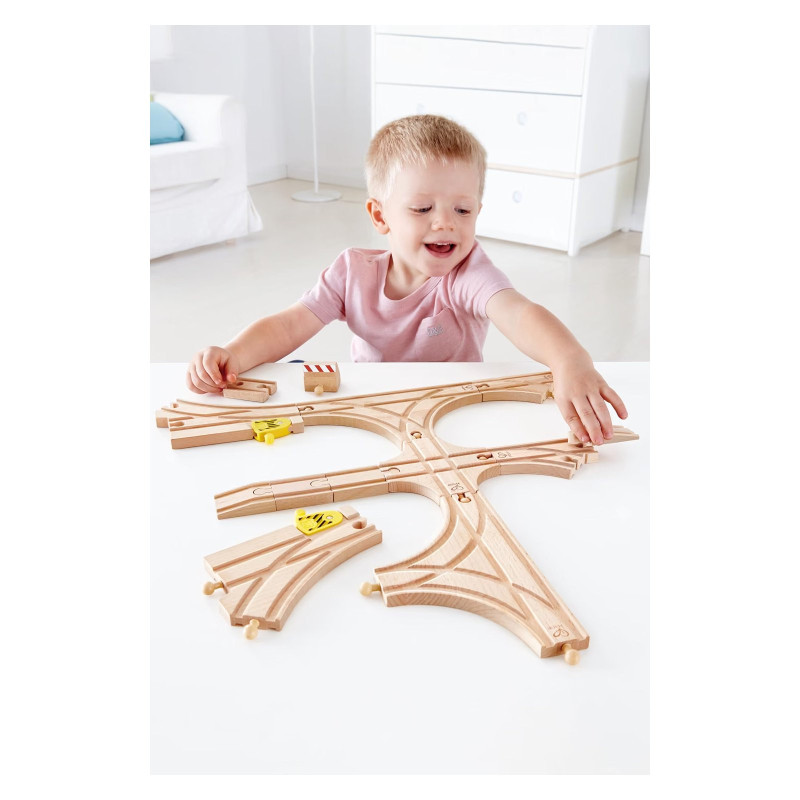 Coffret d'extensions de voies et d'aiguillages pour circuit de train en bois